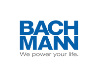 Blaues Textlogo mit dem Schriftzug BACHMANN in fetten Großbuchstaben, darunter der Slogan We power your life. in kleineren grauen Buchstaben auf hellgrauem Hintergrund.