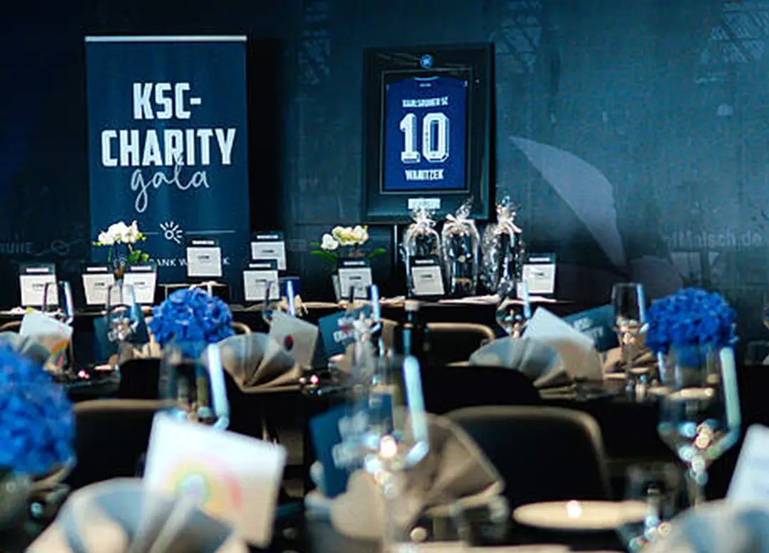Gedeckter Saal der KSC-Charity Gala